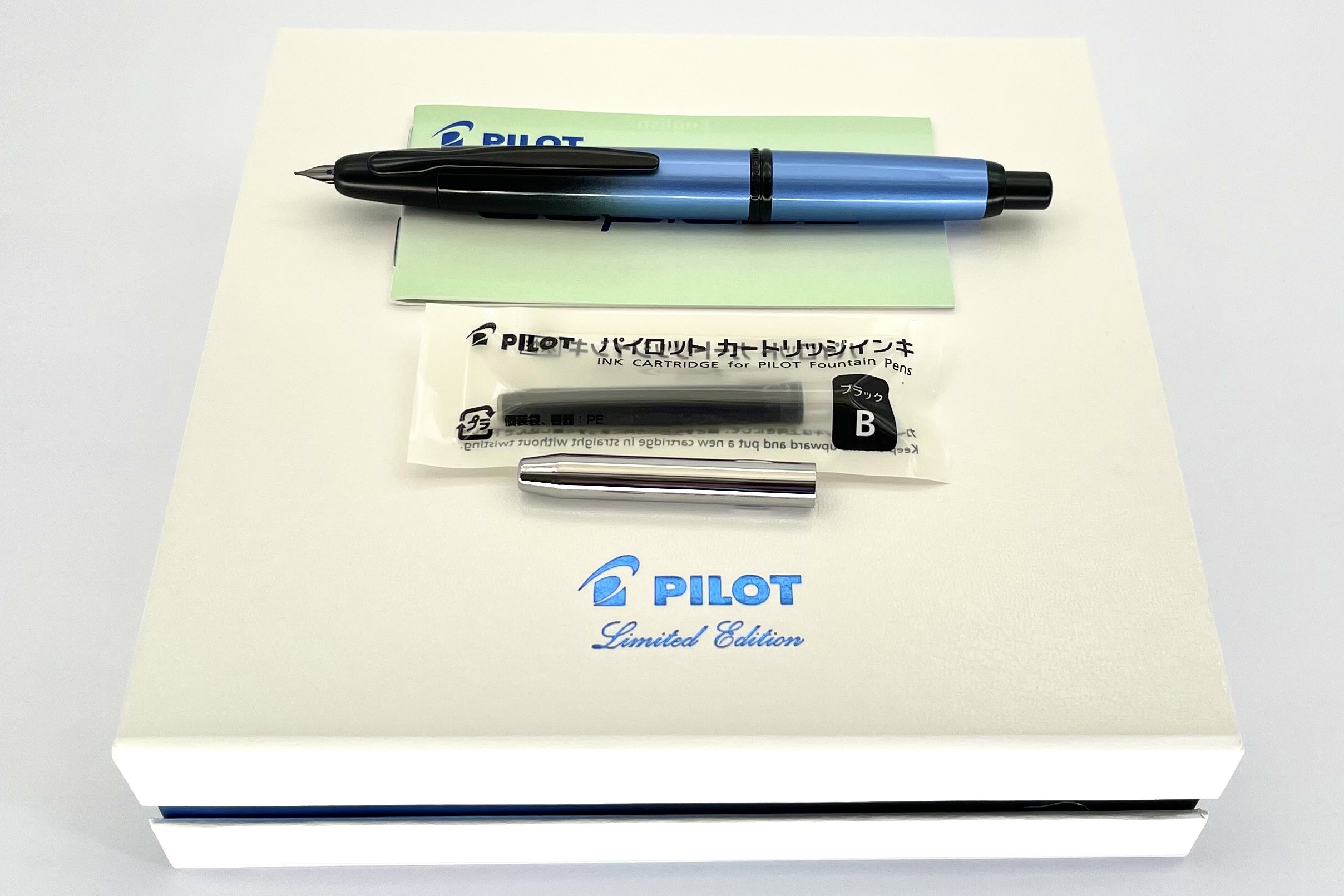 PilotLimitedEdition2021CaplessVanishingPointBlackIceFountainPen_F